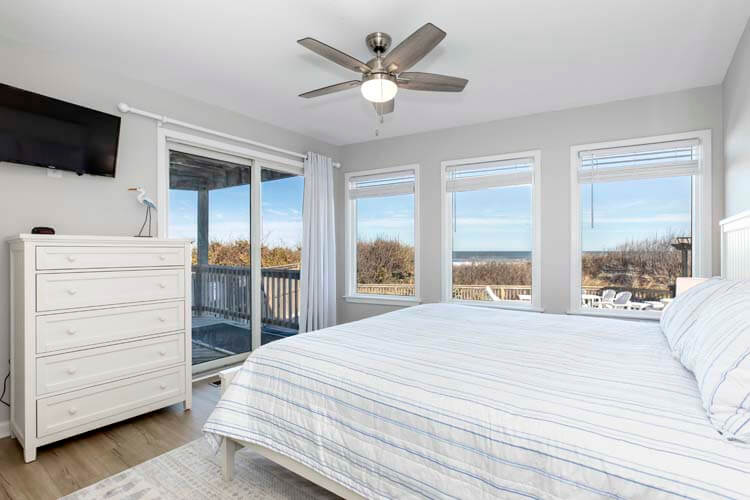 1st Floor King with Private Bath