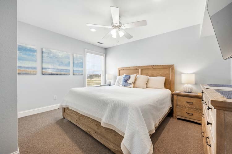 1st Floor King with Private Bath