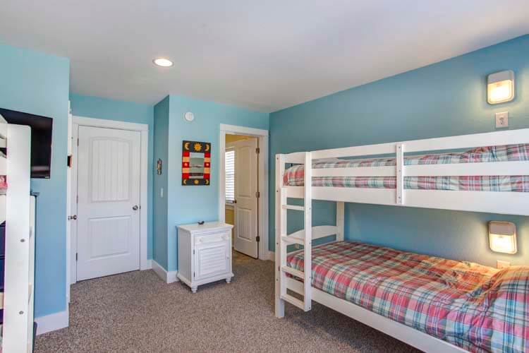 1st Floor Twin Bunks with Private Bath