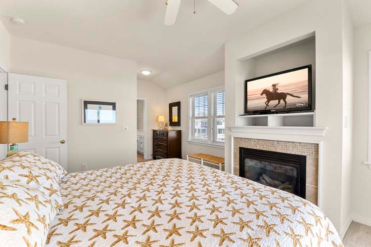 2nd Floor King with Private Bath