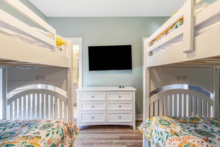 1st Floor 2 Twin Bunks with Private Bath