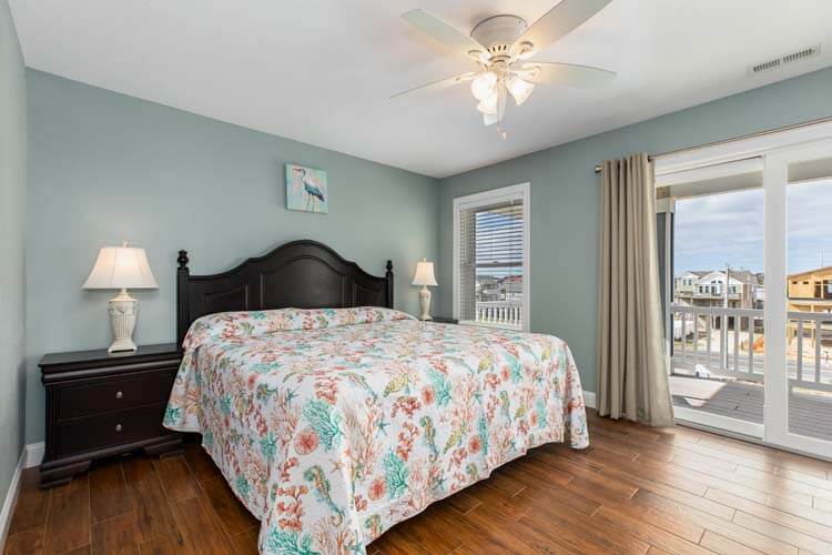 2nd Floor King with Private Bath (14)