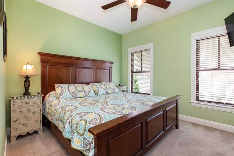 1st Floor King with Private Bath