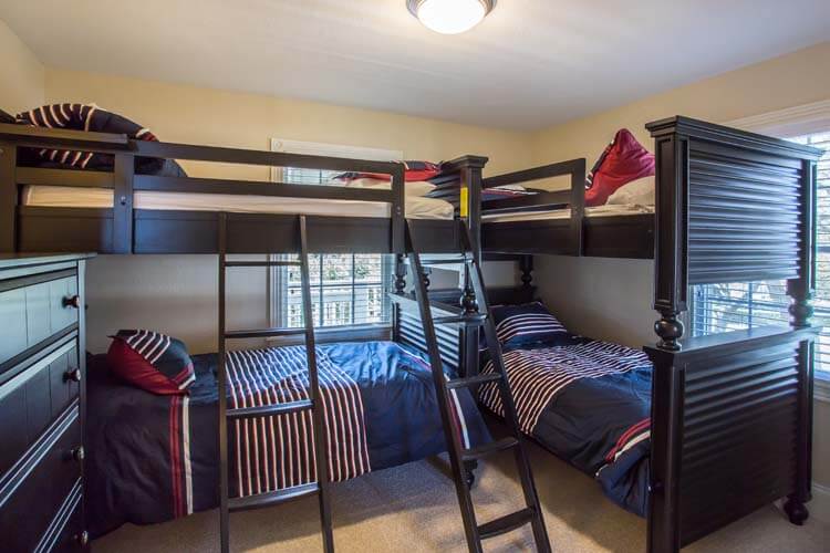 1st Floor Twin Bunks with Shared Bath