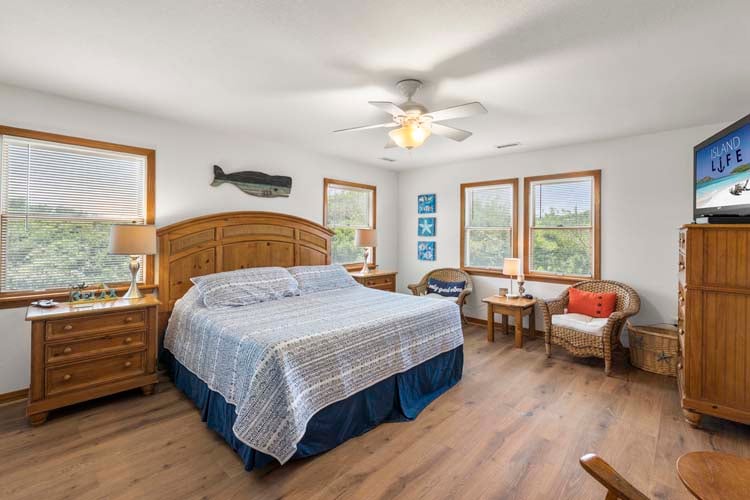 2nd Floor King with Private Bath