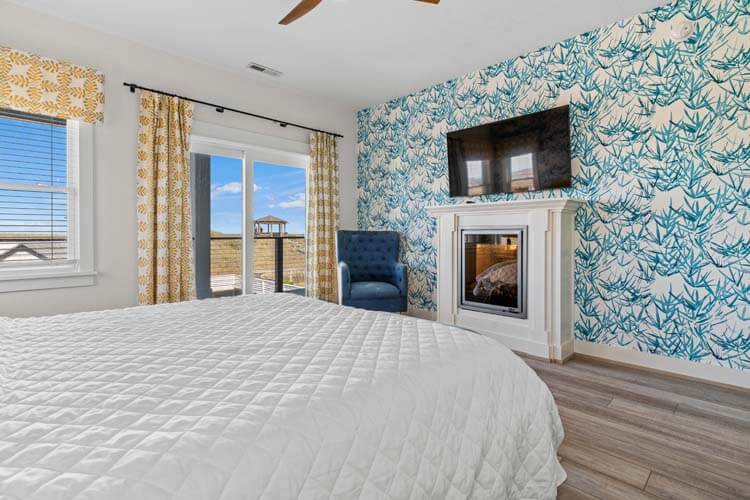 1st Floor Oceanside King with Private Bath