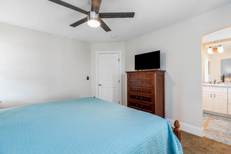 1st Floor King with Private Bath