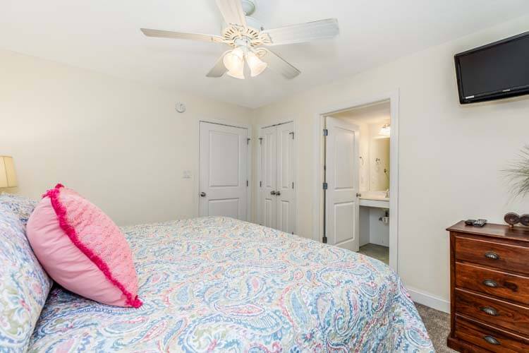 1st Floor King with Private Bath