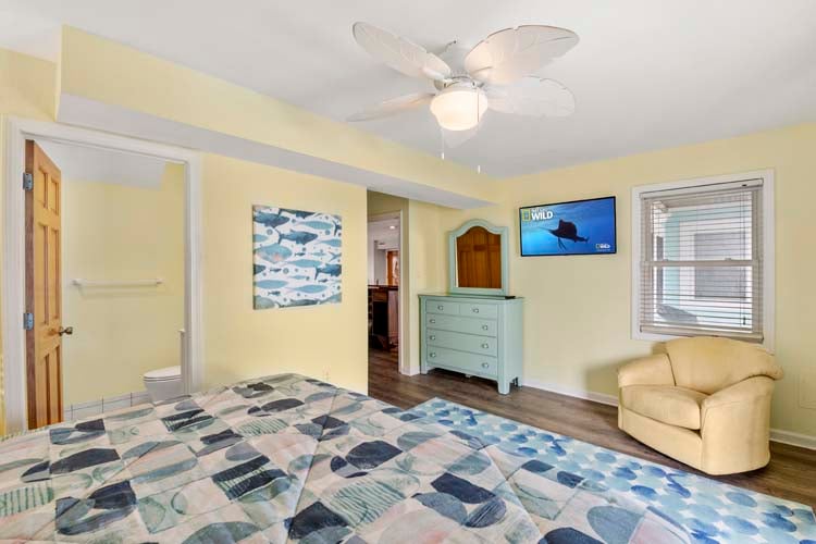 1st Floor King with Private Bath