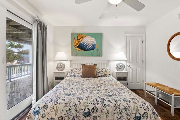 1st Floor Queen with Private Bath