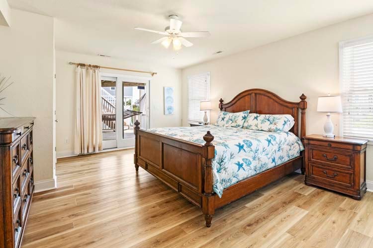 1st Floor King with Shared Bath