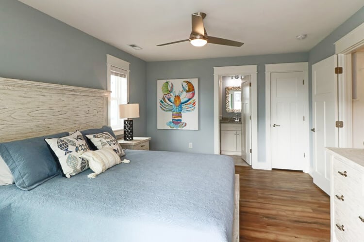 1st Floor King with Private Bath