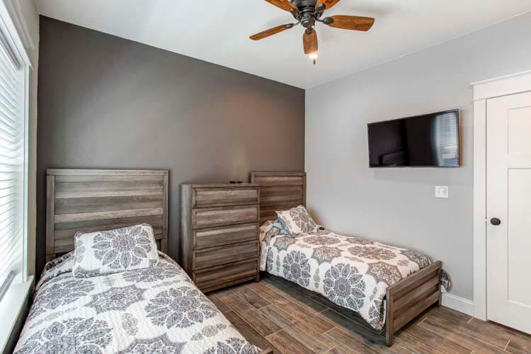 1st Floor Two Twins with Shared Bath (7)