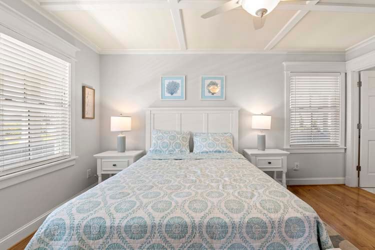 1st Floor Queen with Private Bath