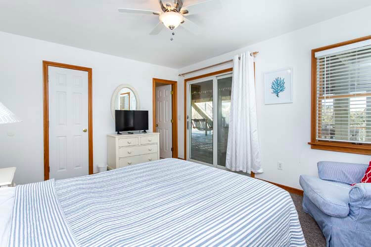 1st Floor Queen with Private Bath