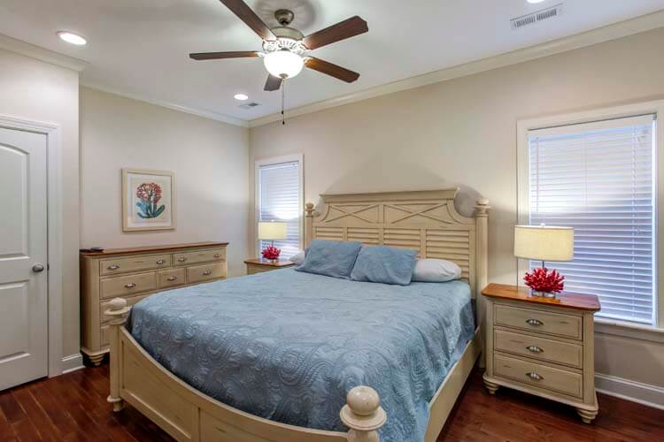 1st Floor King with Private Bath