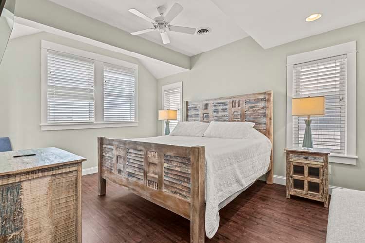 2nd Floor King with Private Bath