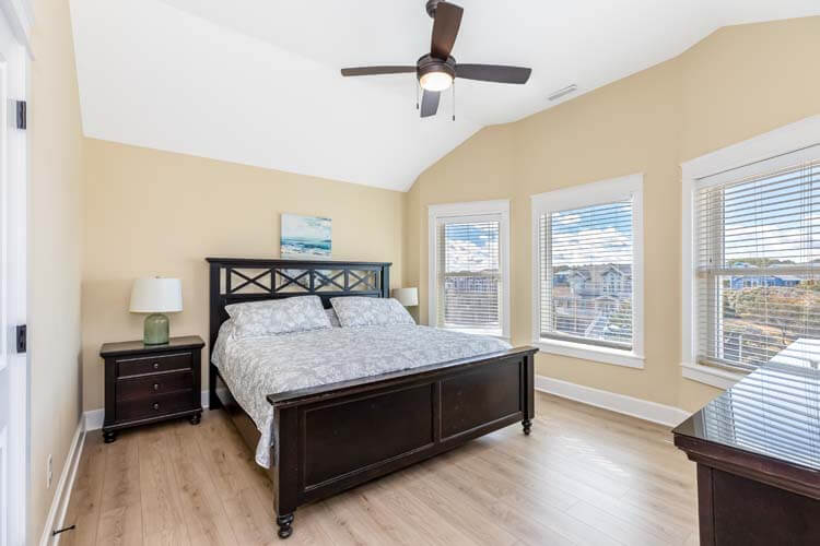 2nd Floor King with Private Bath