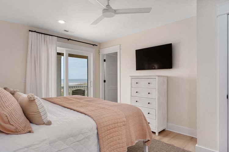 1st Floor King with Private Bath (5)