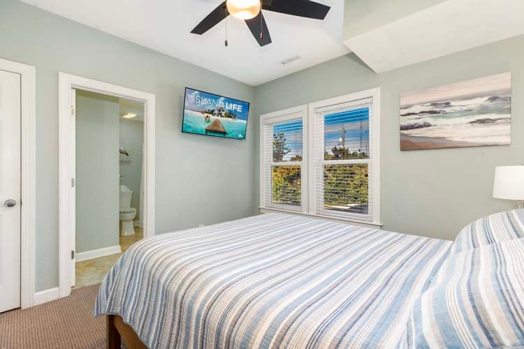 Ground Floor Queen with Private Bath