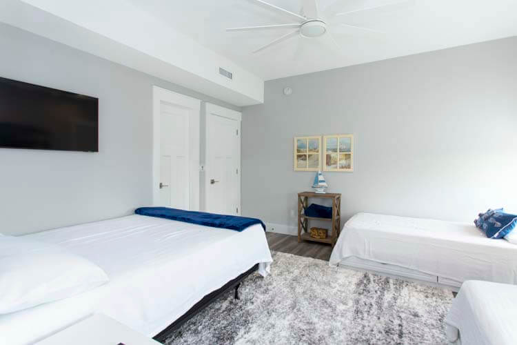 1st Floor Queen and Twins with Private Bath