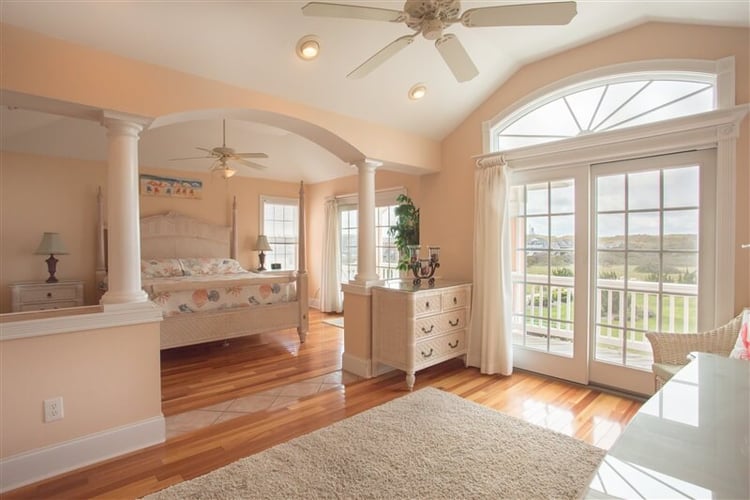 2nd Floor King with Private Bath