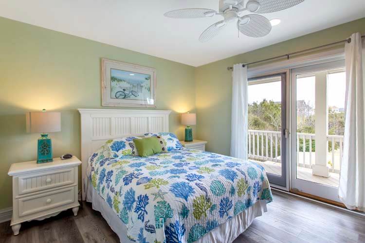 1st Floor Queen with Private Bath