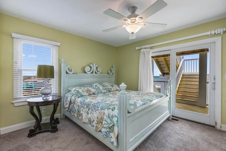 1st Floor King with Private Bath