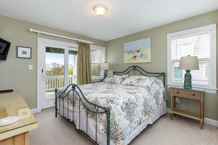 1st Floor King with Private Bath