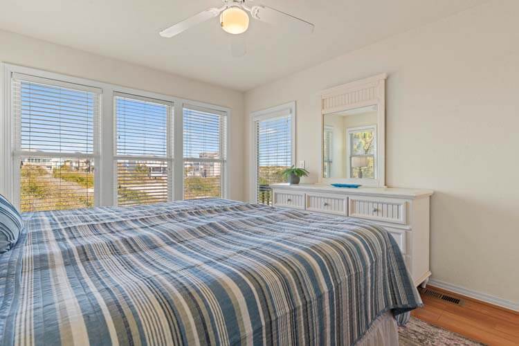 1st Floor King with Private Bath