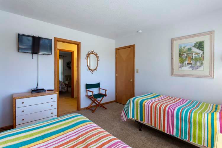 1st Floor Twins with Shared Bath