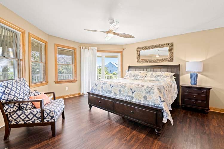 1st Floor King with Private Bath