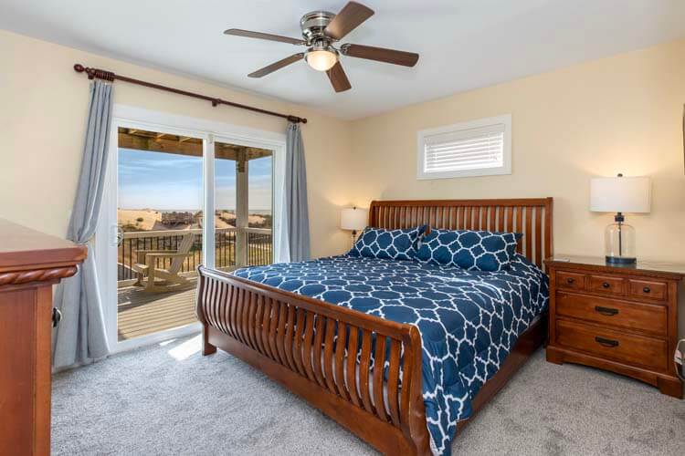 1st Floor King with Private Bath