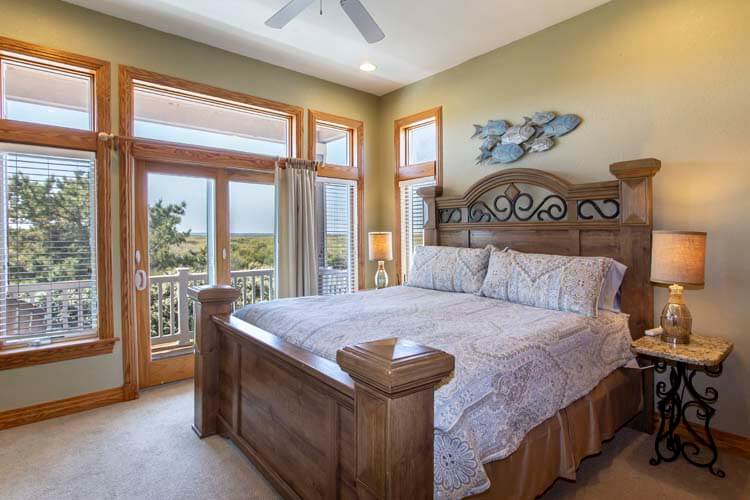 1st Floor King with Private Bath