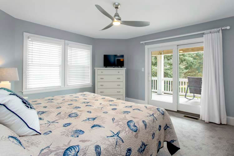 1st Floor King with Private Bath
