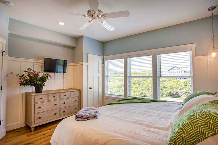 1st Floor King with Private Bath