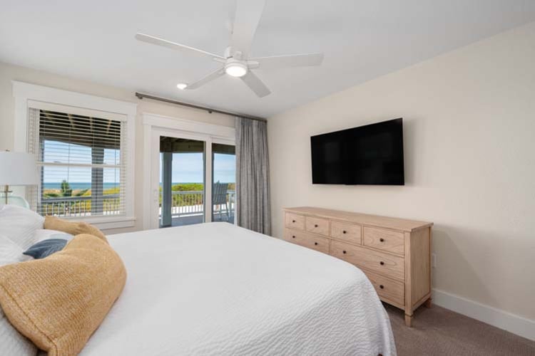 1st Floor King with Private Bath (4)