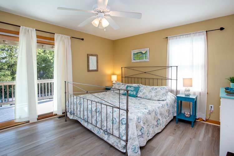 1st Floor King Bedroom