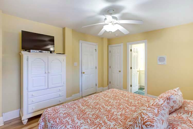 Ground Floor King with Private Bath