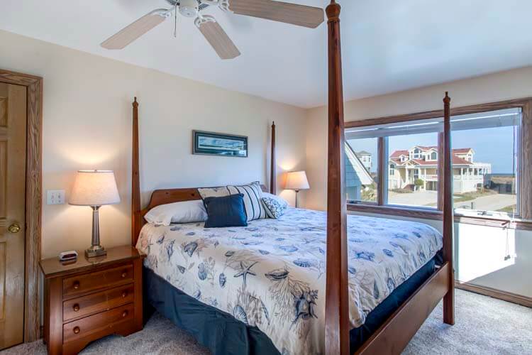 1st Floor King with Private Bath