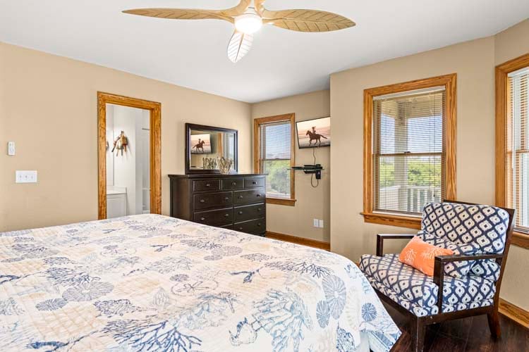 1st Floor King with Private Bath