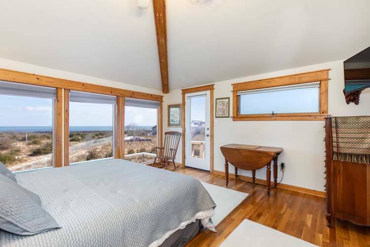 1st Floor King with Shared Bath