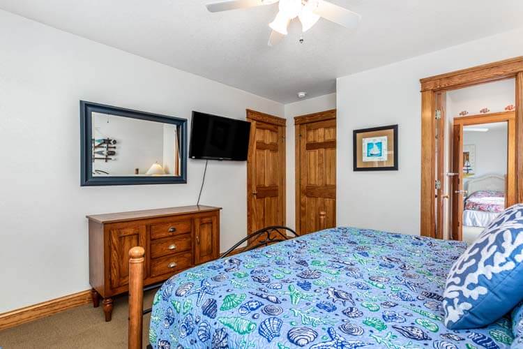 1st Floor King with Shared Bath