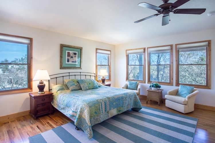 1st Floor King with Private Bath