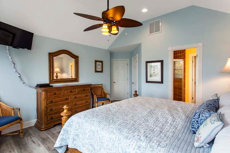 2nd Floor King with Private Bath