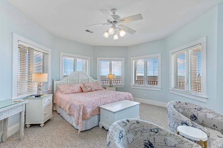 1st Floor King with Private Bath