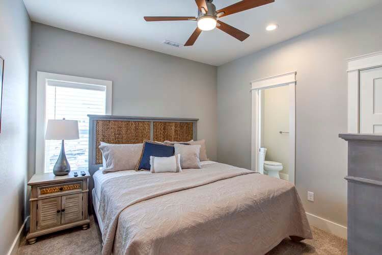 1st Floor King with Private Bath