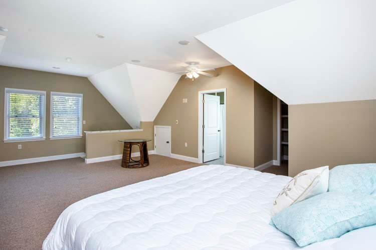 King with Private Bath (Above Garage)