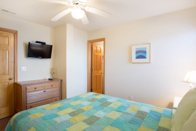 Ground Floor Queen with Private Bath