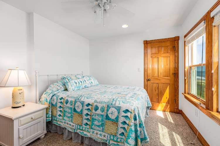 2nd Floor Queen Bedroom
